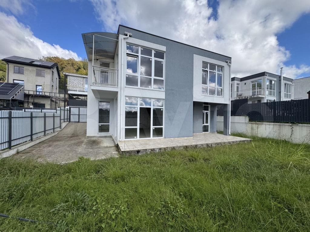 Продается 4-комн. квартира, 182 м² — фото 2