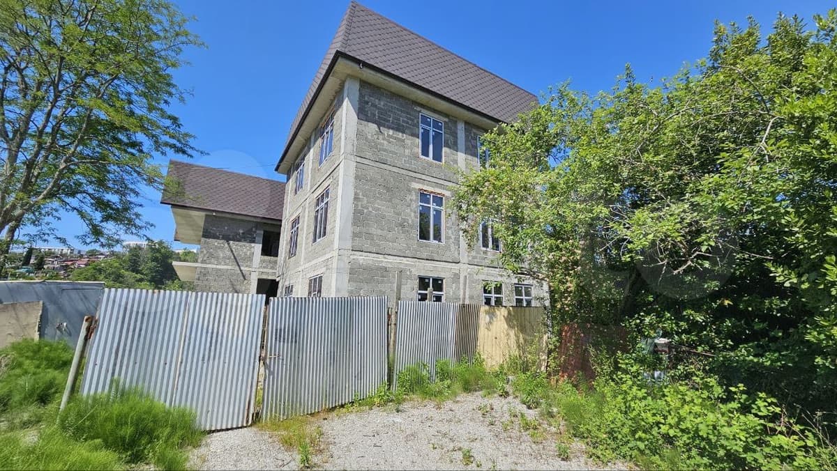Продается 4-комн. квартира, 300 м²