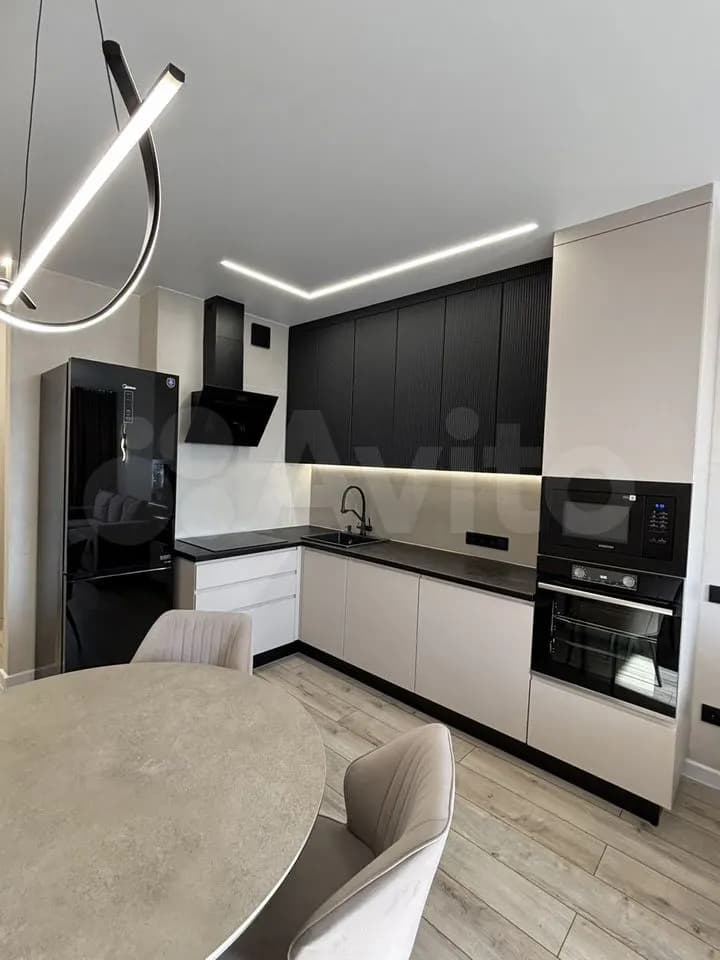 Продается 2-комн. квартира, 72.2 м²
