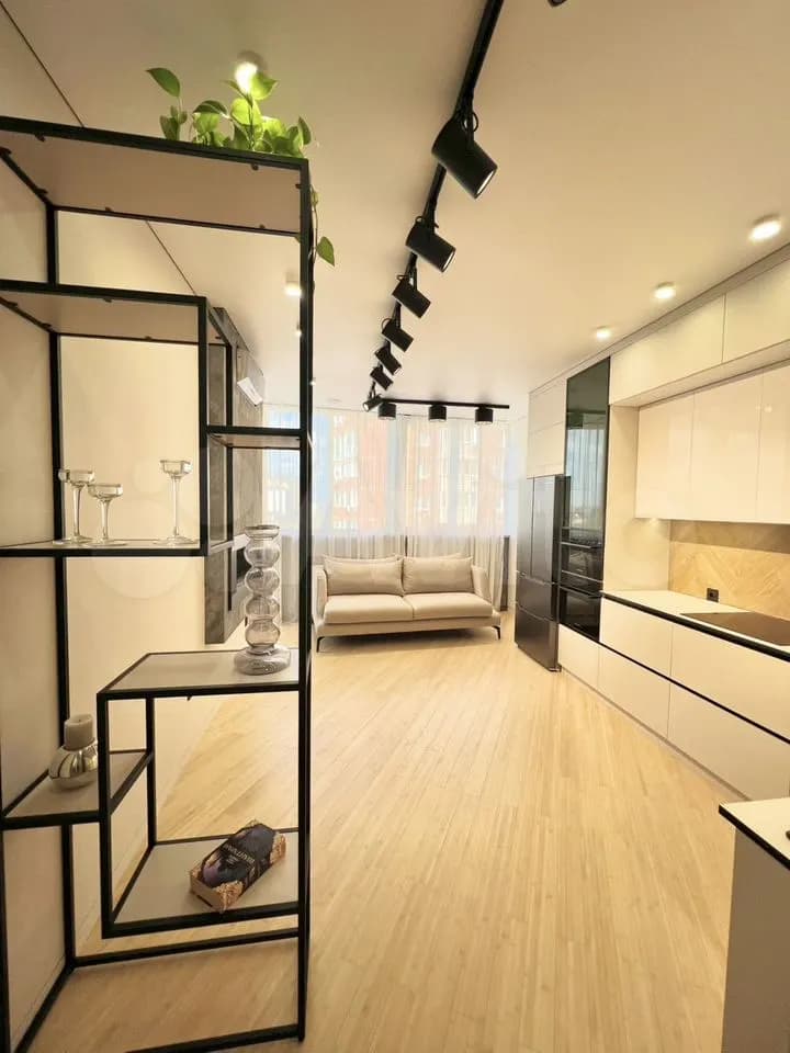 Продается 2-комн. квартира, 76.2 м²
