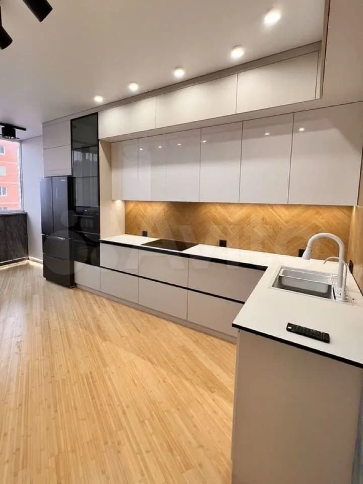 Продается 2-комн. квартира, 76.2 м² — фото 2
