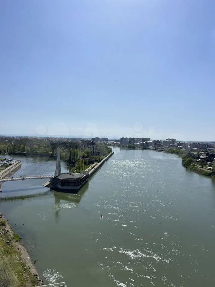 Продается 2-комн. квартира, 82 м²