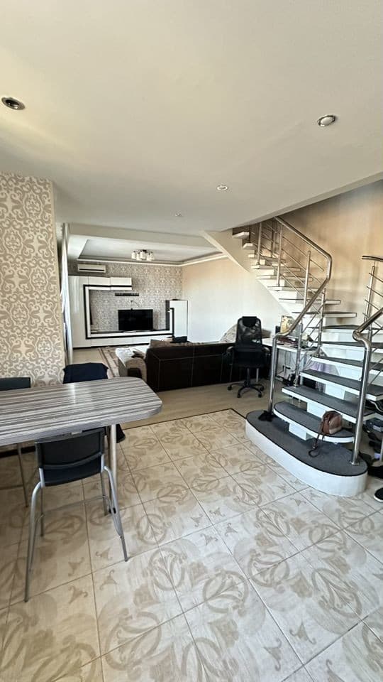 Продается 3-комн. квартира, 82.8 м²