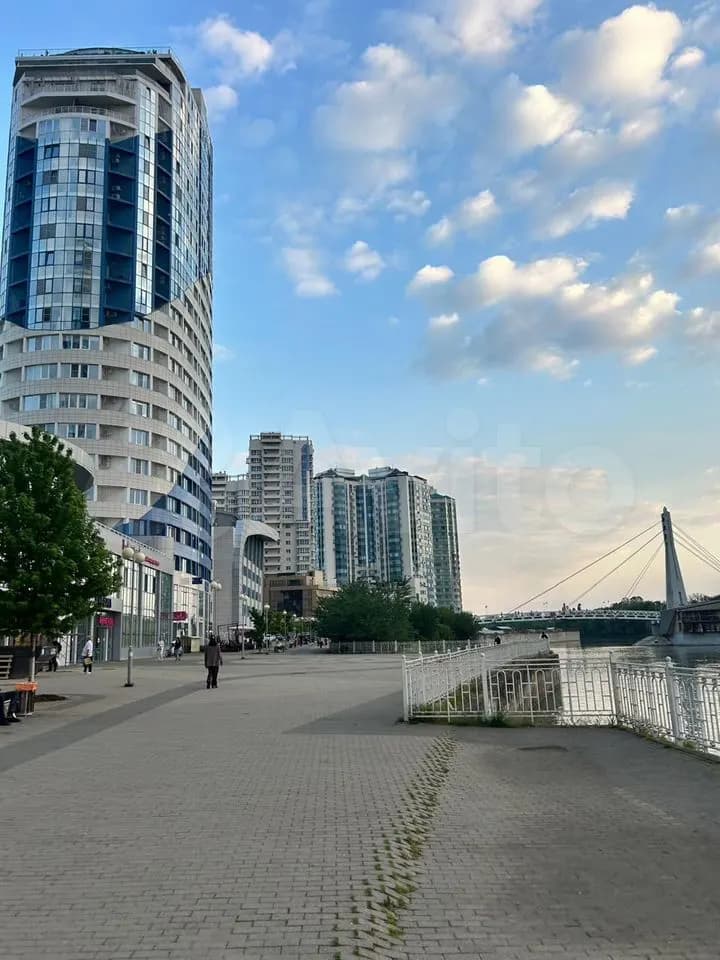Продается 2-комн. квартира, 70.2 м²