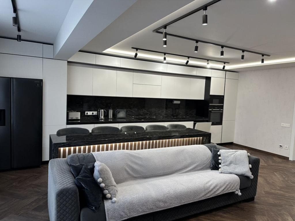 Продается 2-комн. квартира, 100 м²