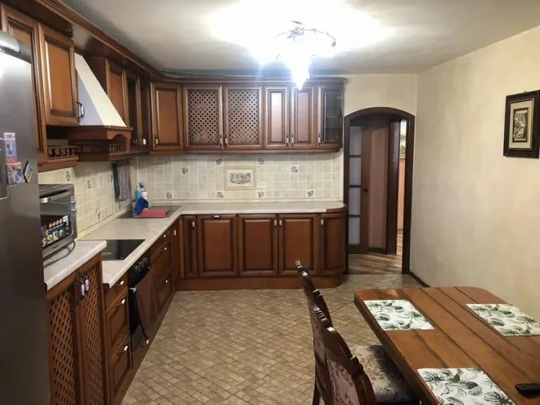 Продается 2-комн. квартира, 68.5 м²