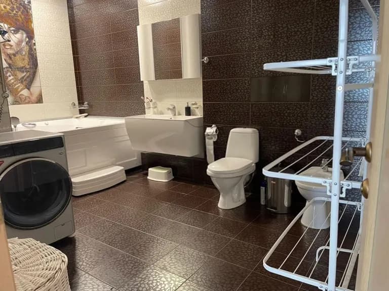 Продается 4-комн. квартира, 136 м² — фото 4