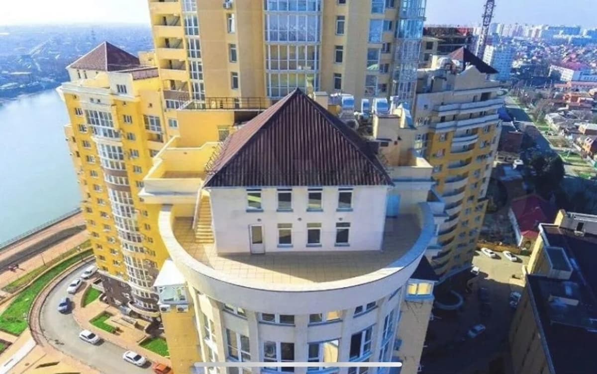 Продается 4-комн. квартира, 226 м²