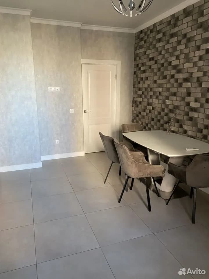 Продается 2-комн. квартира, 67.9 м²