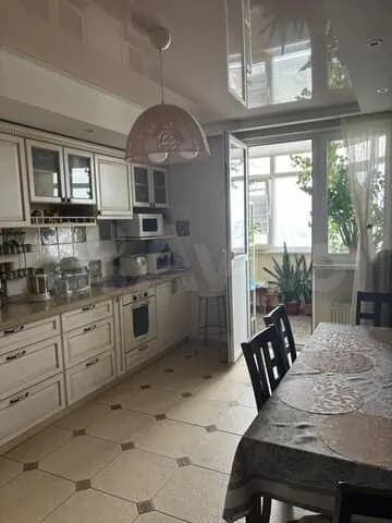Продается 2-комн. квартира, 67.3 м²