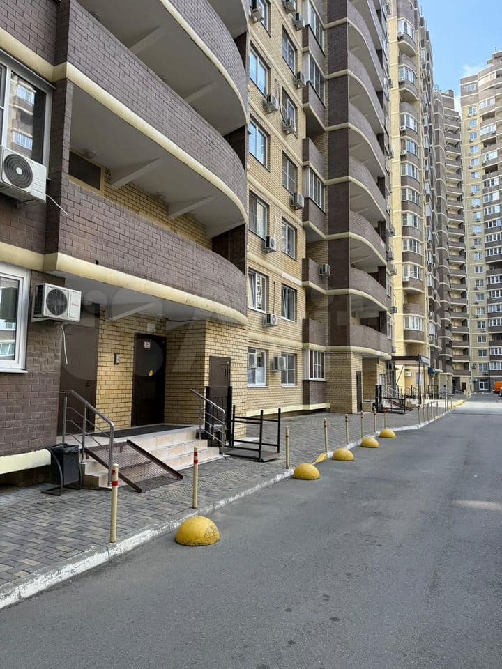 Продается 2-комн. квартира, 68.4 м² — фото 2