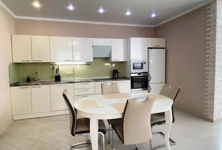 Продается 4-комн. квартира, 93.2 м²