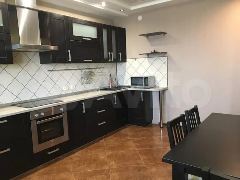 Продается 2-комн. квартира, 76.6 м²