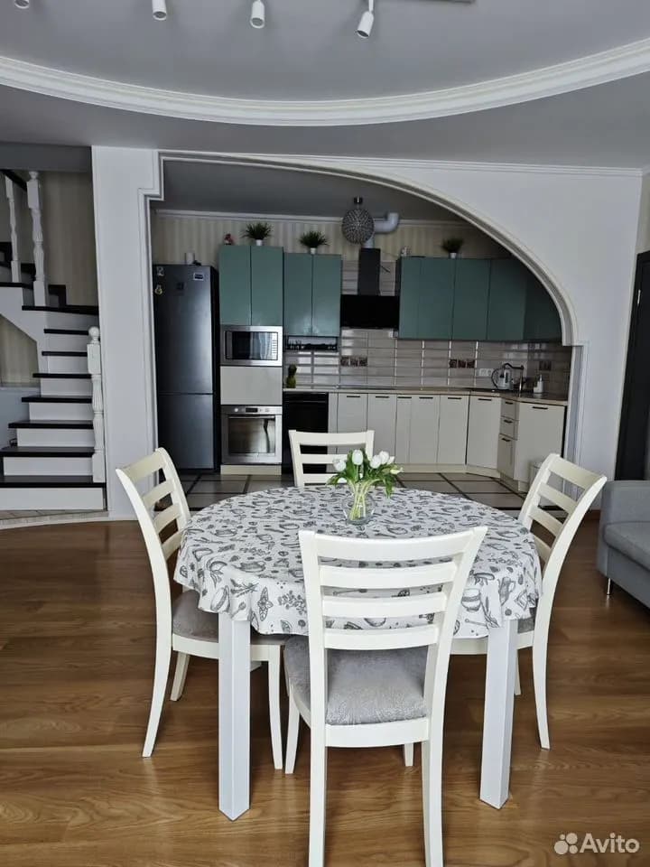Продается 4-комн. квартира, 169 м²