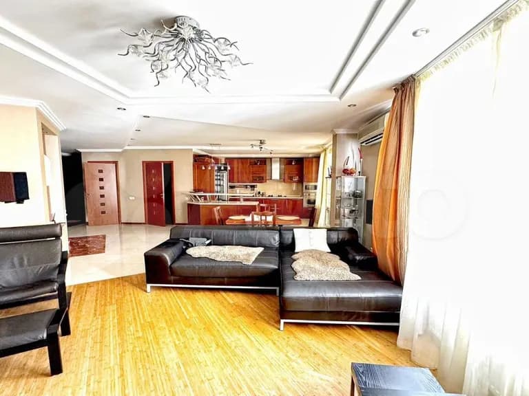 Продается 4-комн. квартира, 138 м² — фото 2