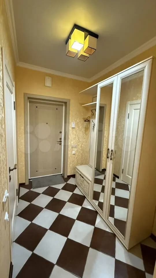 Продается 3-комн. квартира, 122.3 м²