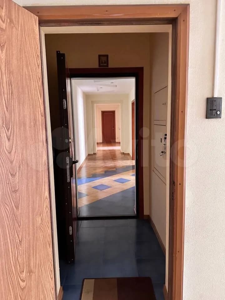 Продается 4-комн. квартира, 234 м²