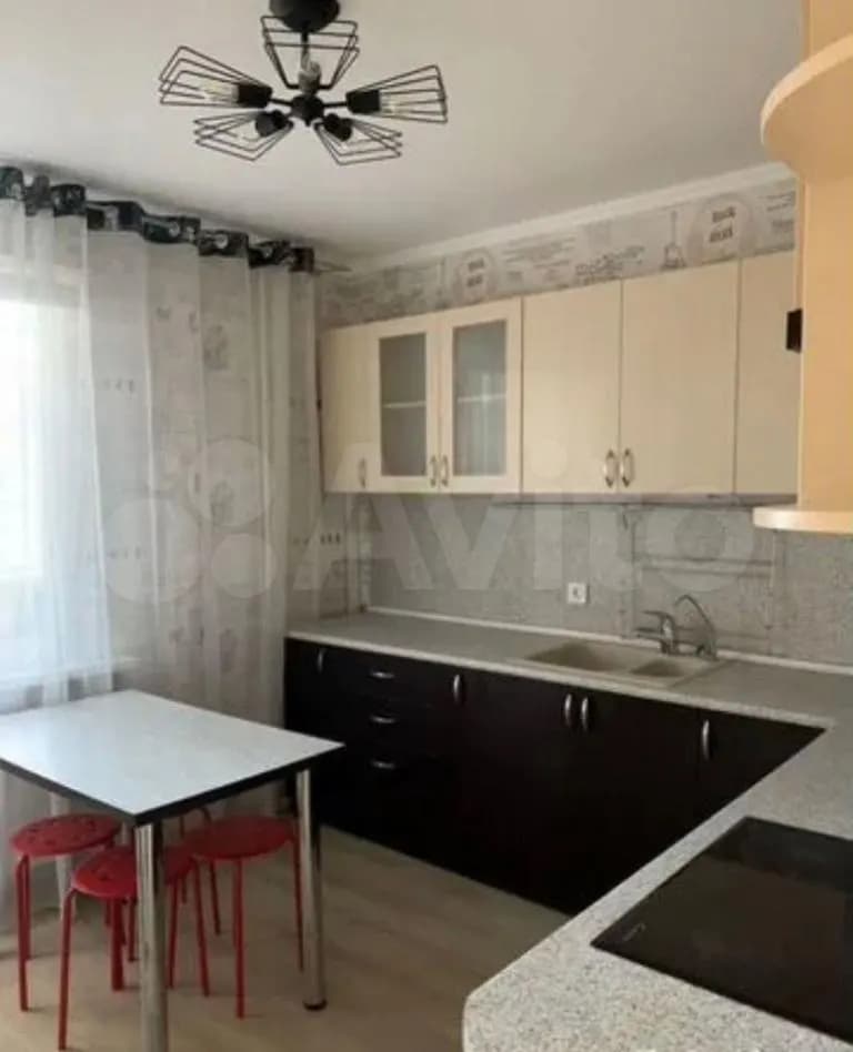 Продается 1-комн. квартира, 42 м² — фото 4