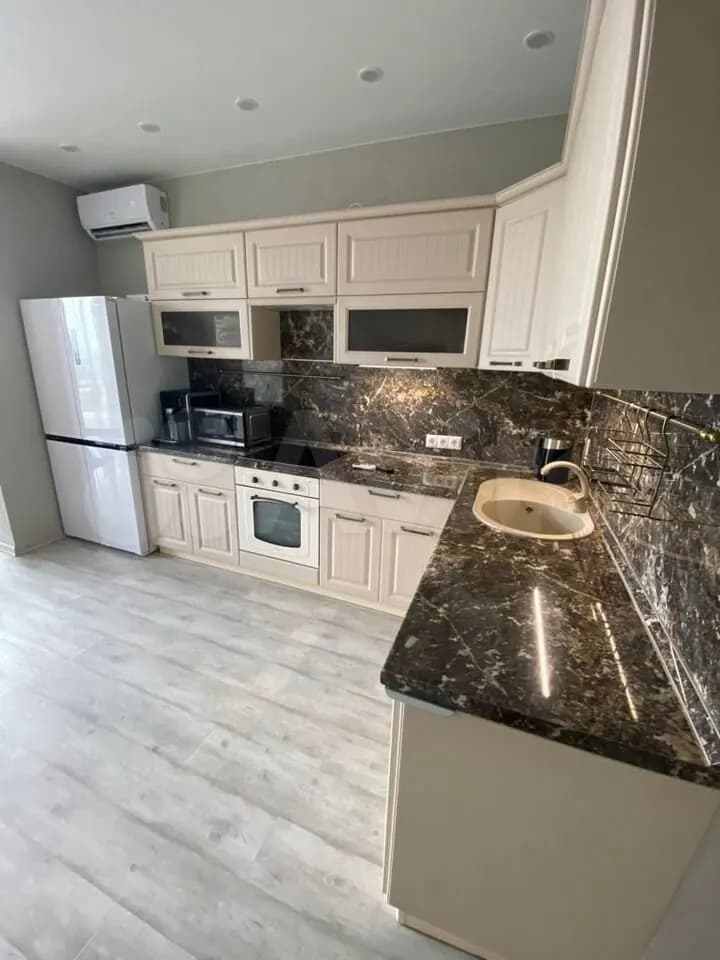 Продается 1-комн. квартира, 50 м² — фото 3
