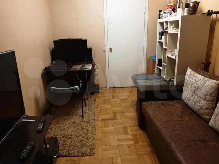Продается 4-комн. квартира, 65 м² — фото 2