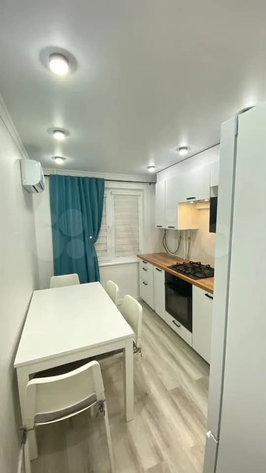 Продается 4-комн. квартира, 61.4 м²