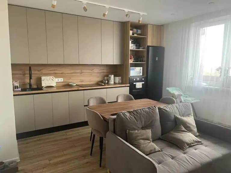 Продается 2-комн. квартира, 67 м²