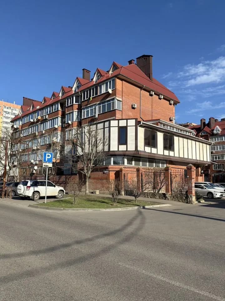 Продается 4-комн. квартира, 150.3 м²