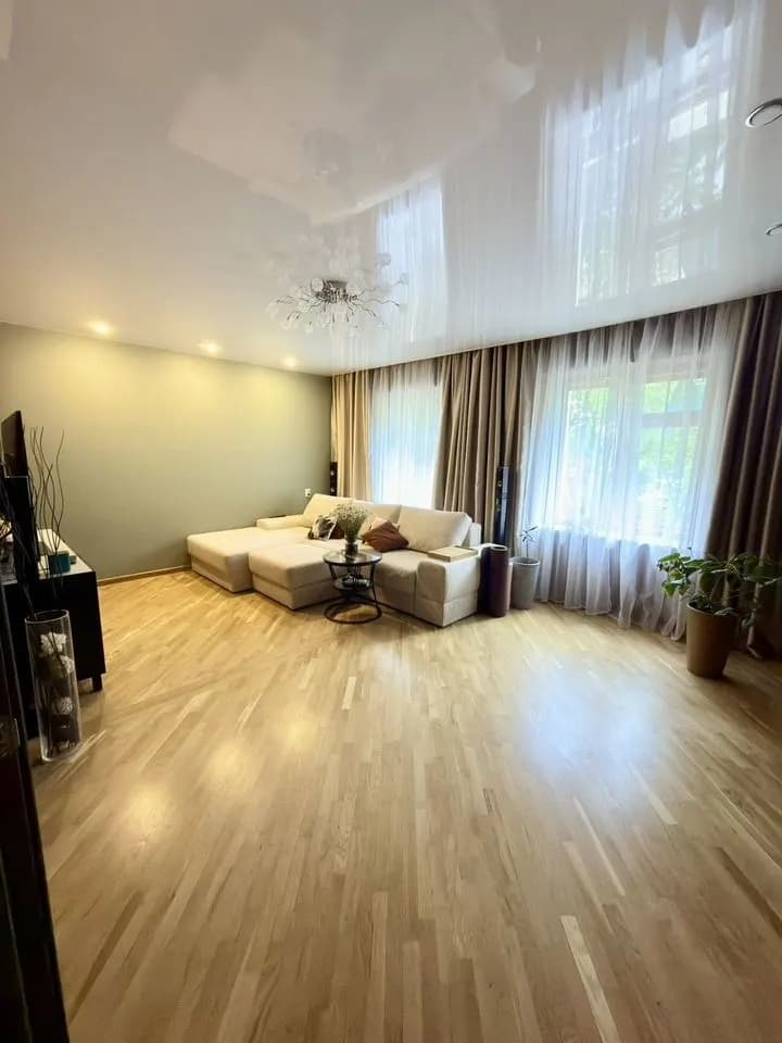 Продается 3-комн. квартира, 99 м²