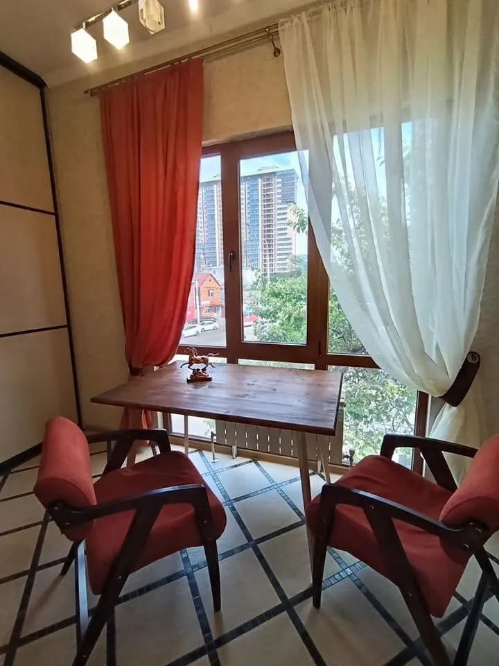 Продается 2-комн. квартира, 42 м²