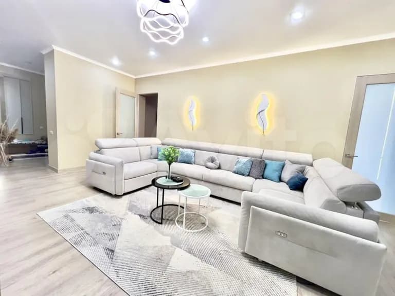 Продается 4-комн. квартира, 215 м²