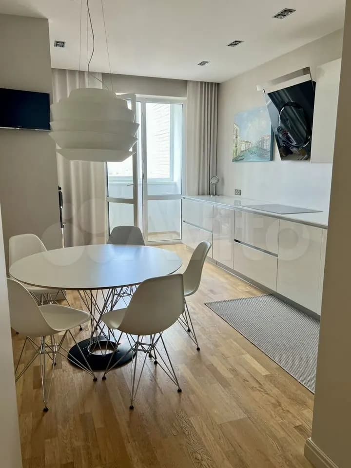 Продается 2-комн. квартира, 72.5 м²