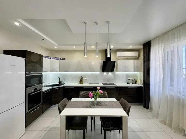 Продается 3-комн. квартира, 102 м²
