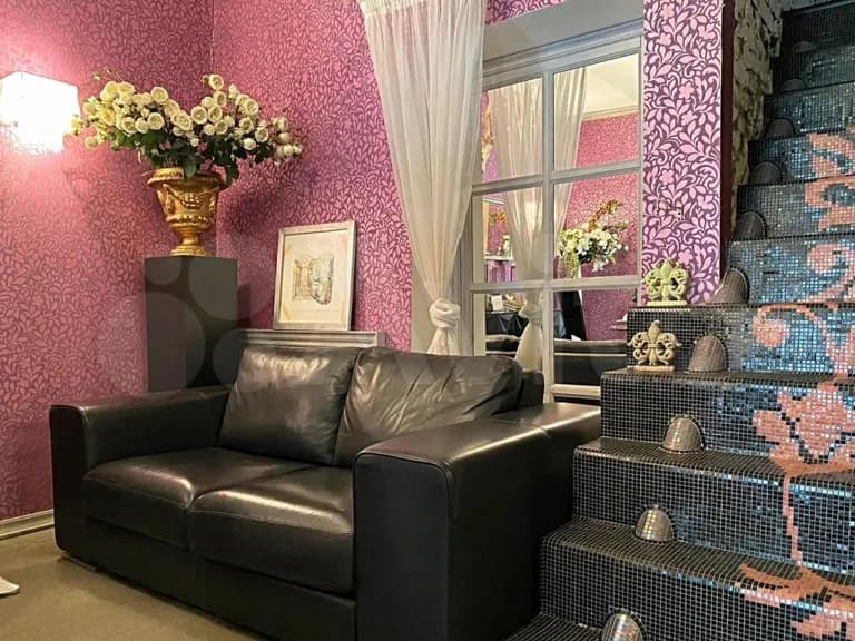 Продается 4-комн. квартира, 183 м²