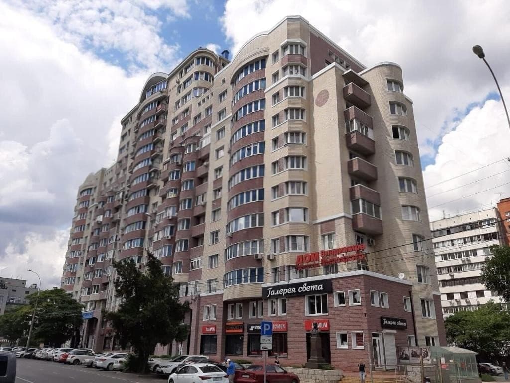 Продается 3-комн. квартира, 208 м² — фото 2
