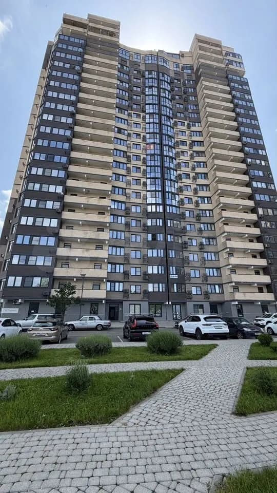 Продается 2-комн. квартира, 65.8 м²