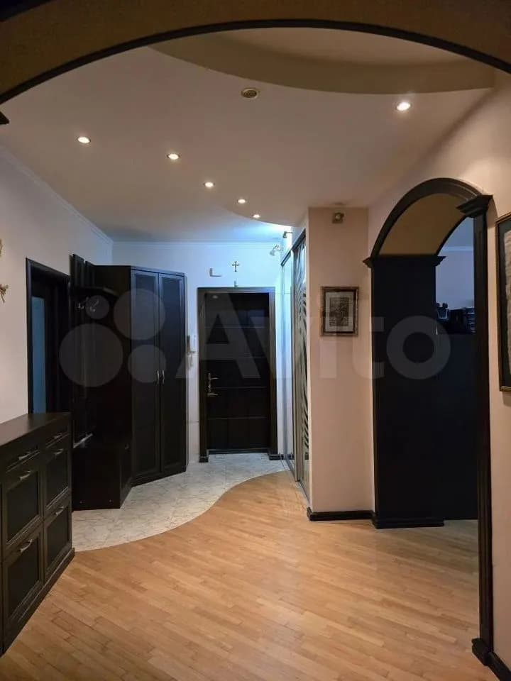 Продается 3-комн. квартира, 114.8 м²