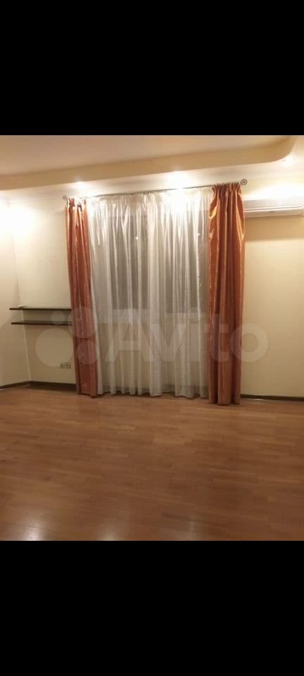 Продается 2-комн. квартира, 72 м²