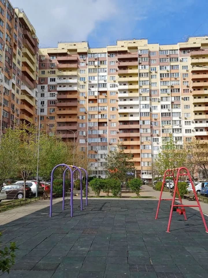 Продается 2-комн. квартира, 72 м²