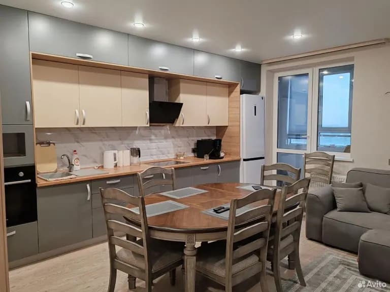 Продается 2-комн. квартира, 75.5 м²