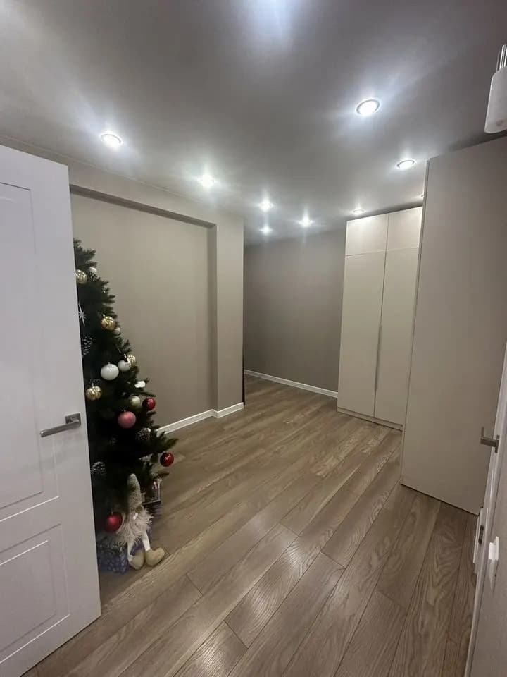 Продается 2-комн. квартира, 77 м²