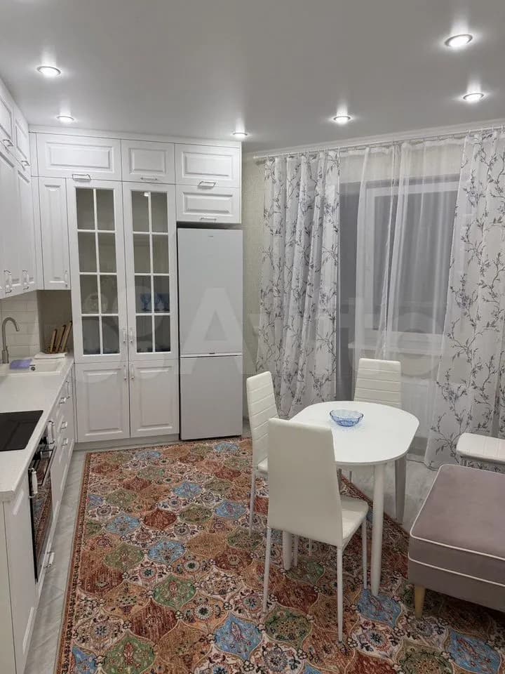 Продается 2-комн. квартира, 74.2 м²