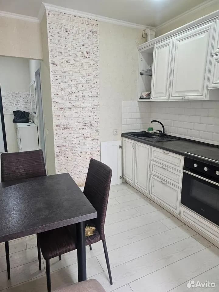 Продается 1-комн. квартира, 42 м² — фото 3