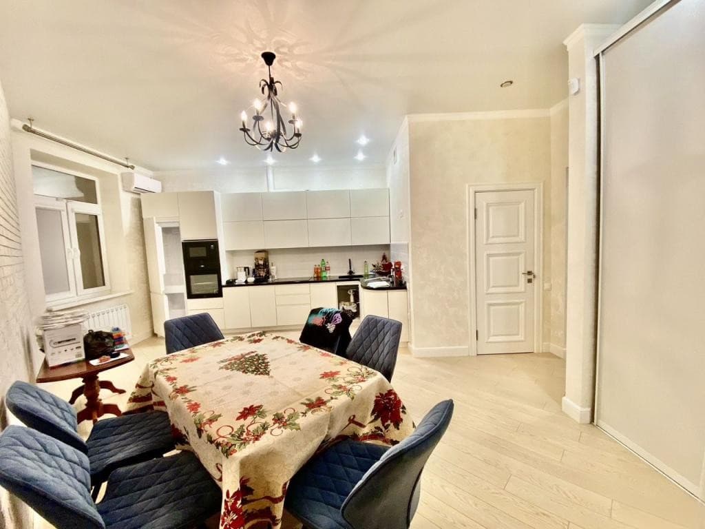 Продается 2-комн. квартира, 77 м²