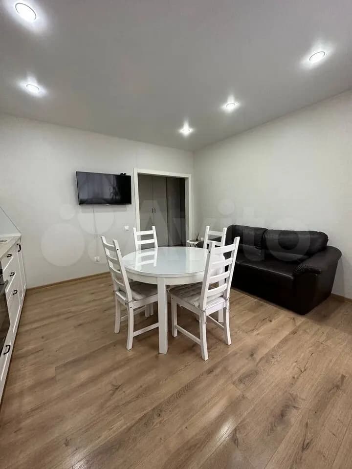 Продается 2-комн. квартира, 57.3 м²