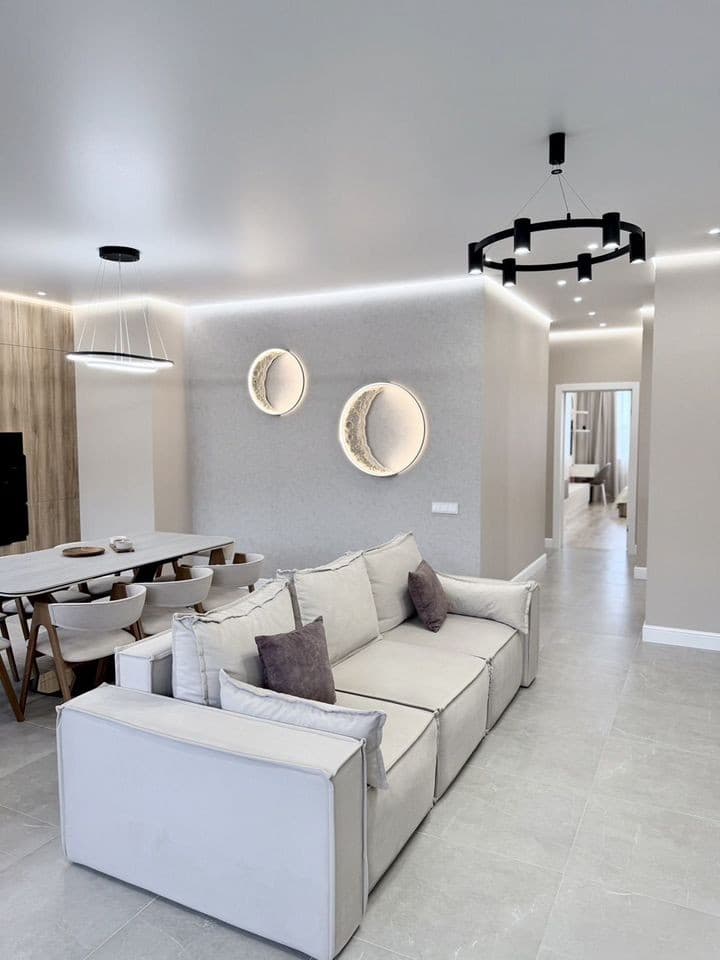 Продается 4-комн. квартира, 135.7 м²