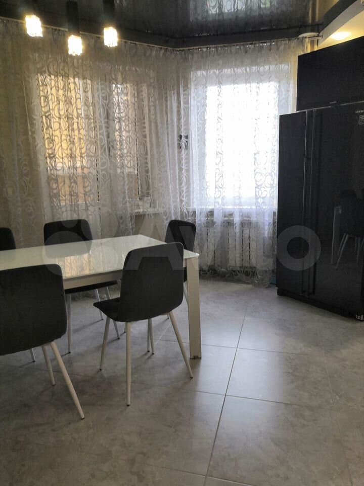 Продается 4-комн. квартира, 184.6 м²