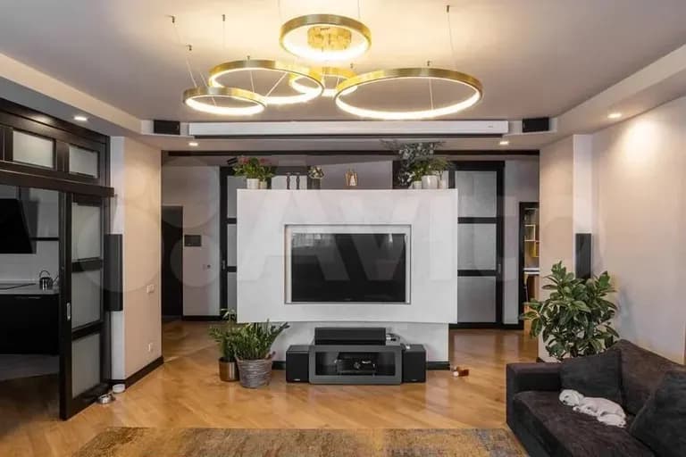 Продается 3-комн. квартира, 130 м²