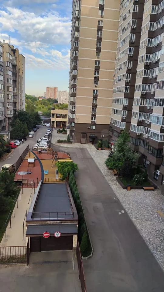 Продается 2-комн. квартира, 49.6 м²