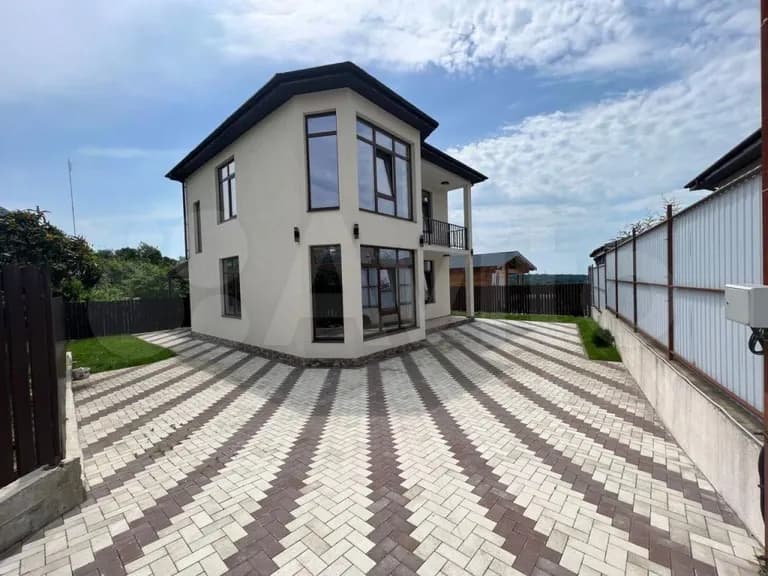 Продается 1-комн. квартира, 156 м²