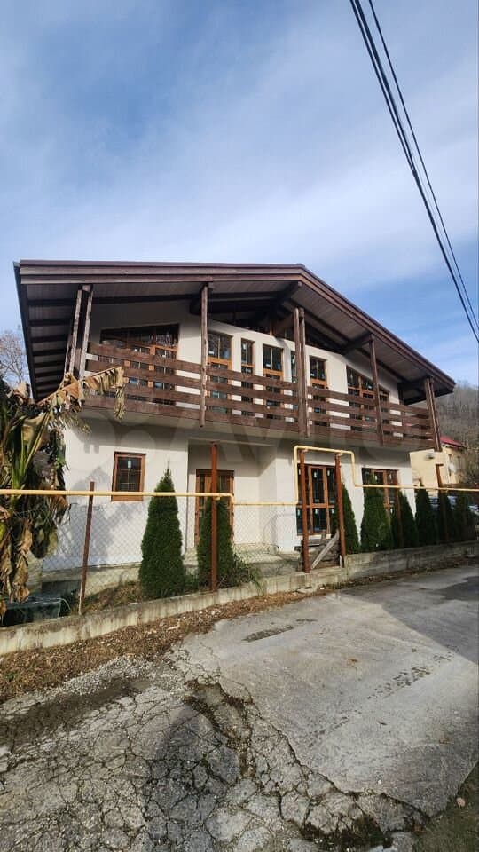 Продается 4-комн. квартира, 180 м² — фото 2
